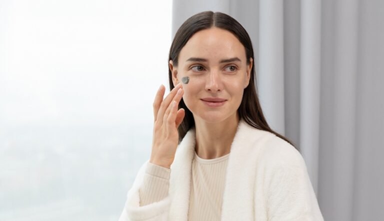 Le charbon de bois est-il bon pour votre peau ?  La vérité derrière la tendance