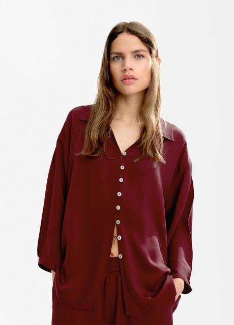 Chemise bordeaux de Parfois (32,99 euros)