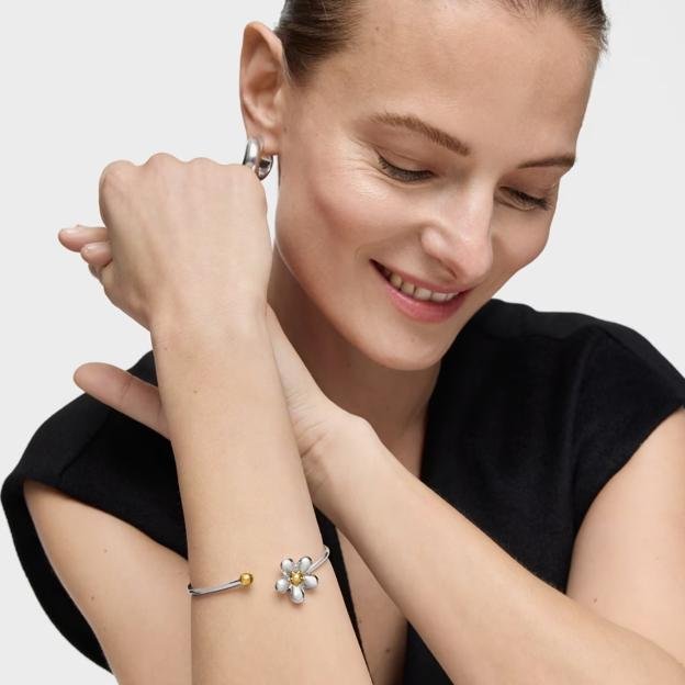 Bicolor Daisy of Tous Bracelet. (159 euros).