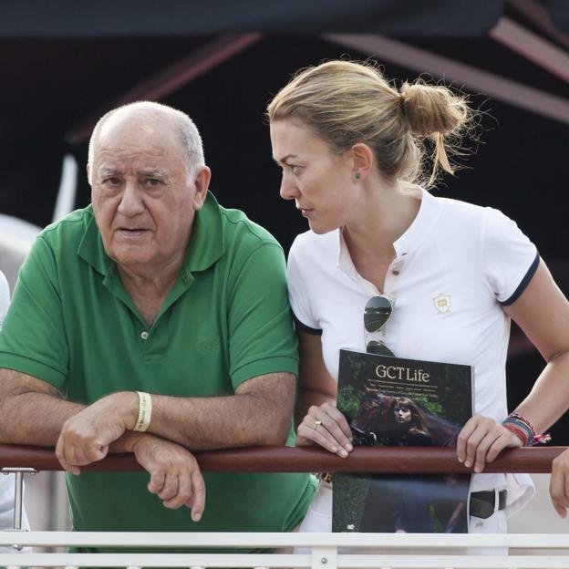 Amancio et Marta Ortega, dans un moment de conversation complice. 