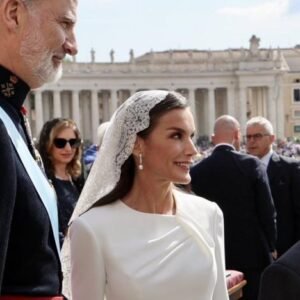 Reine blanche et reine noire au Vatican: Letizia et Maxim