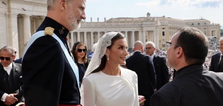Reine blanche et reine noire au Vatican: Letizia et Maxim