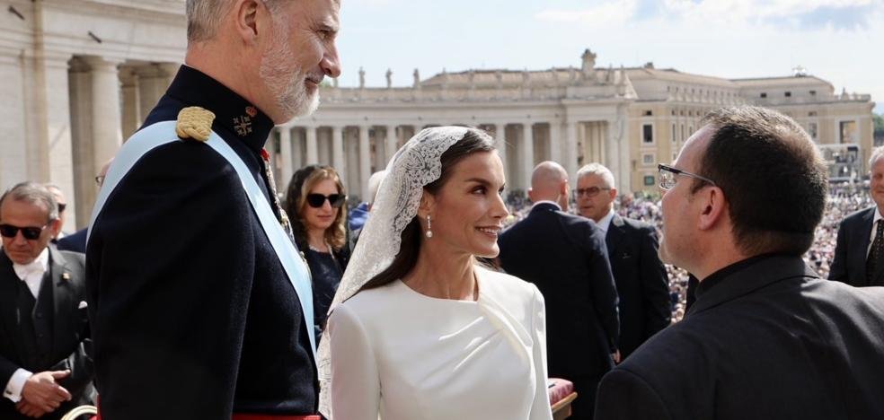 Reine blanche et reine noire au Vatican: Letizia et Maxim