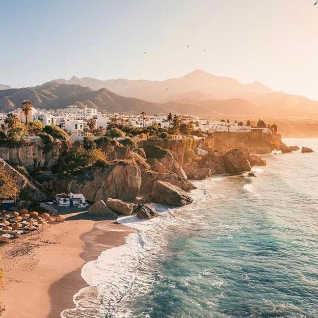 Les villes blanches côtières les plus belles et les plus instagramables pour profiter de la plage cet été