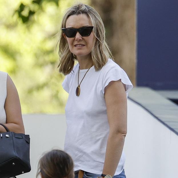 Marta Ortega est présentée en première les sandales de style plat dont vous avez besoin cet été: talon confortable et disponible dans Massimo Dutti
