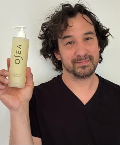 Ben Pinkowitz tenant undaria algues body lavage