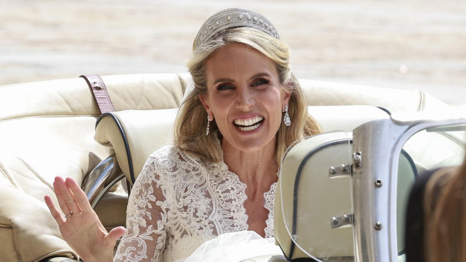 Le journaliste qui a épousé une robe de mariée identique à Kate Middleton: c'est le mariage d'Angie Rigueiro