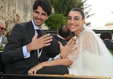 C'est la robe de mariée à taille basse que Claudia UL a prise lors de son mariage