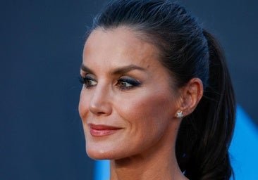 Les regards de la reine Letizia sur les prix Princess of Girona: robes de bijoux, le costume le plus original et l'erreur impardonnable