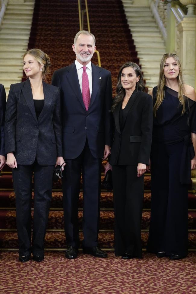 La famille royale a accepté de s'habiller en noir pour la livraison des Princesa de Girona Awards, à Barcelone.