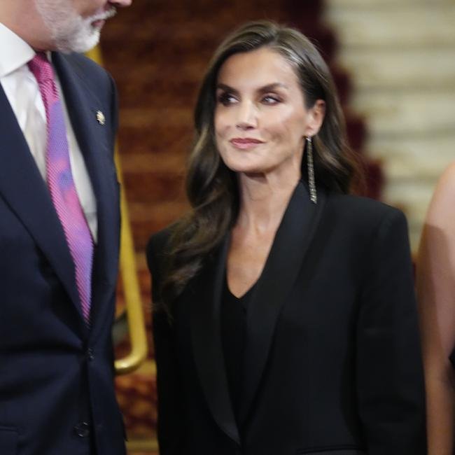 Détail des pentes de tous que la reine Letizia portait au Teatro del Liceo de Barcelone.