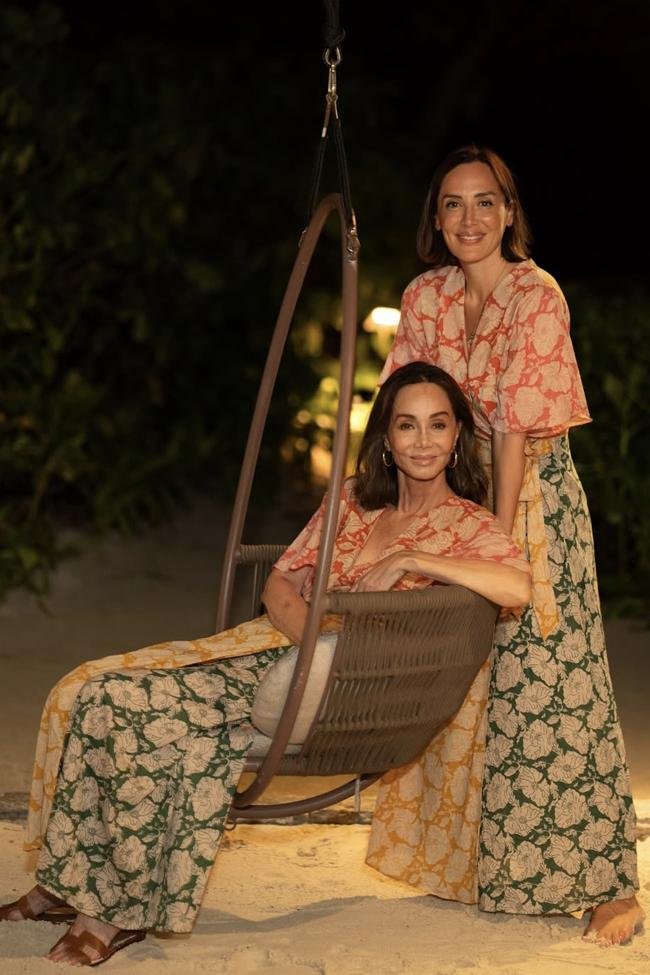 Isabel Presysler et Tamara Falcó, vêtu du même look, d'une entreprise préférée de l'Infanta Sofia.