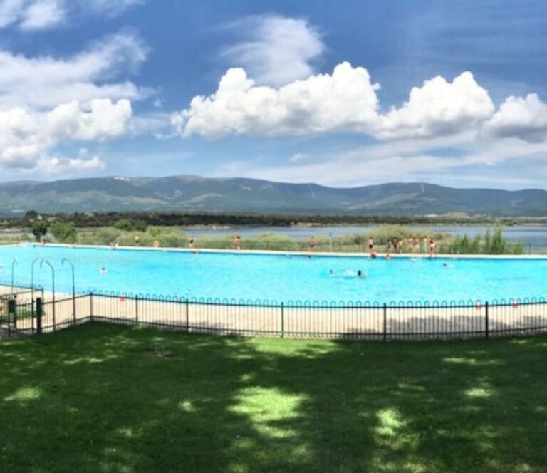 Ni la Suède ni la Finlande, la plus belle piscine d’Espagne se trouve dans une forêt