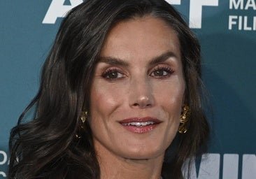 Le rouge à lèvres préféré de la reine Letizia: avec un sceau espagnol et dans un ton de pêche qui favorise