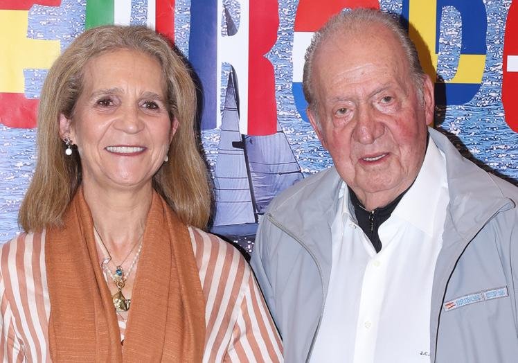 Infanta Elena et le roi Juan Carlos sont à New York, à l'occasion du championnat international Vela dans la catégorie des 6 mètres.
