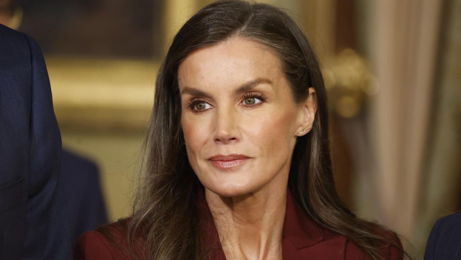 L'aspect Made in Espagne de la reine Letizia à Navarra: costume que fait Tipazo