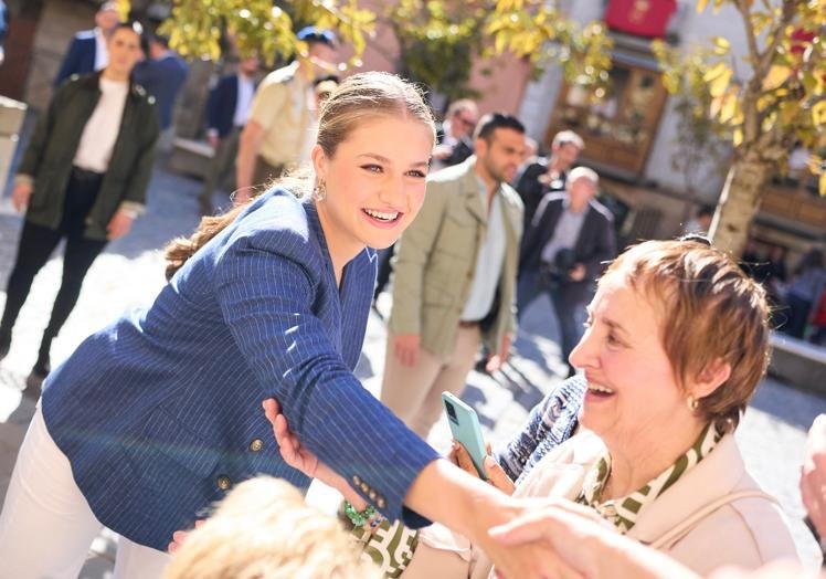 La princesse Leonor a renforcé des centaines lors de sa visite à Olite et Tudela.