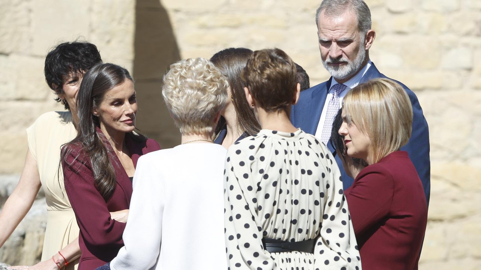 L'anecdote la plus drôle de la reine de Navarra: elle semble déguisée en délégué gouvernemental