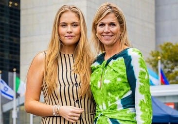 Amalia de Holland, spectaculaire, à New York, avec un ensemble de deux pièces que fait Tipazo