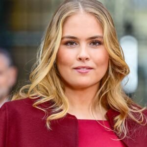 Amalia de Holland balaie la proclamation de Guillermo de Luxembourg: le look rouge le plus spectaculaire