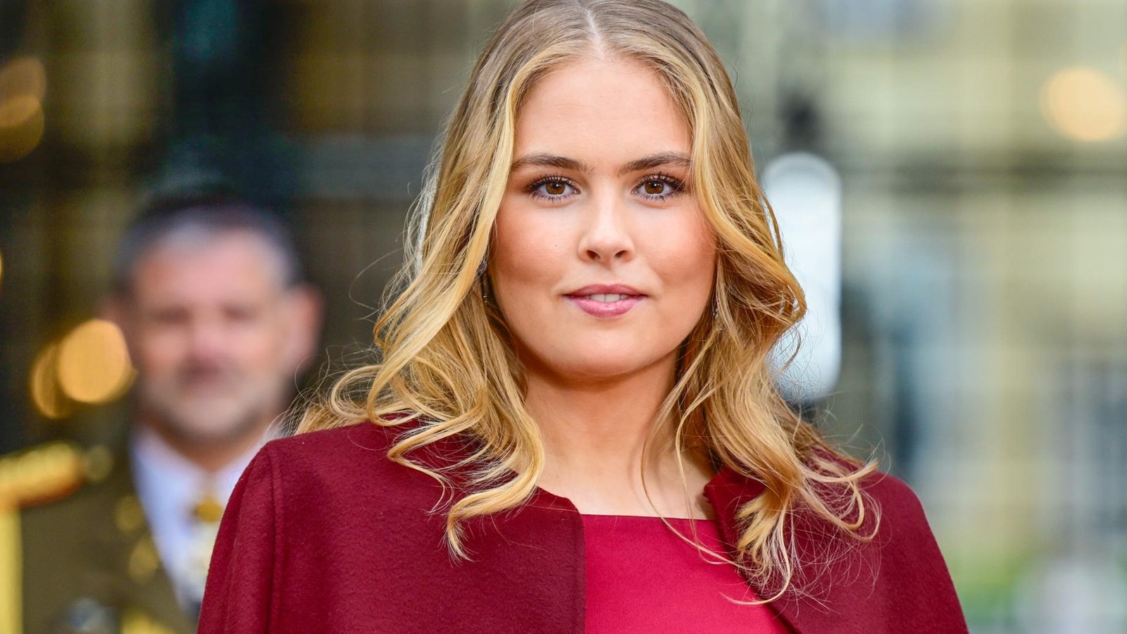 Amalia de Holland balaie la proclamation de Guillermo de Luxembourg: le look rouge le plus spectaculaire