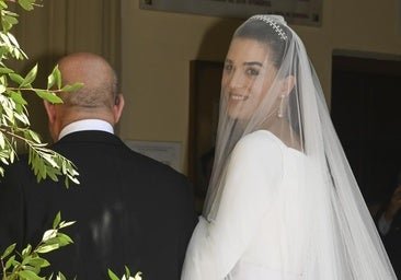 Les bijoux que Bárbara Mirjan portait lors de son mariage : un cadeau de Cayetano, un bracelet emprunté et un diadème au dernier moment