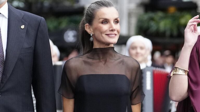 La reine Letizia éblouit aux Prix Princesse des Asturies avec une robe spectaculaire avec des transparences