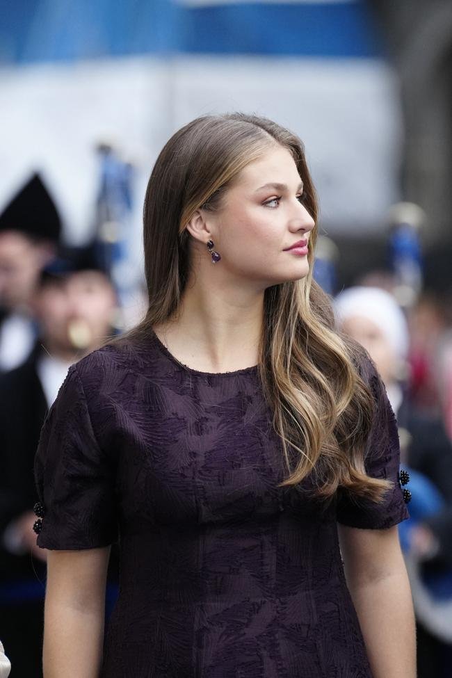 La princesse Leonor a modifié les manches de sa robe H&M.