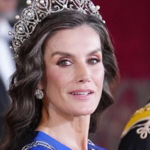 Compliments murmurés à Letizia lors du dîner de gala avec le sultan d’Oman