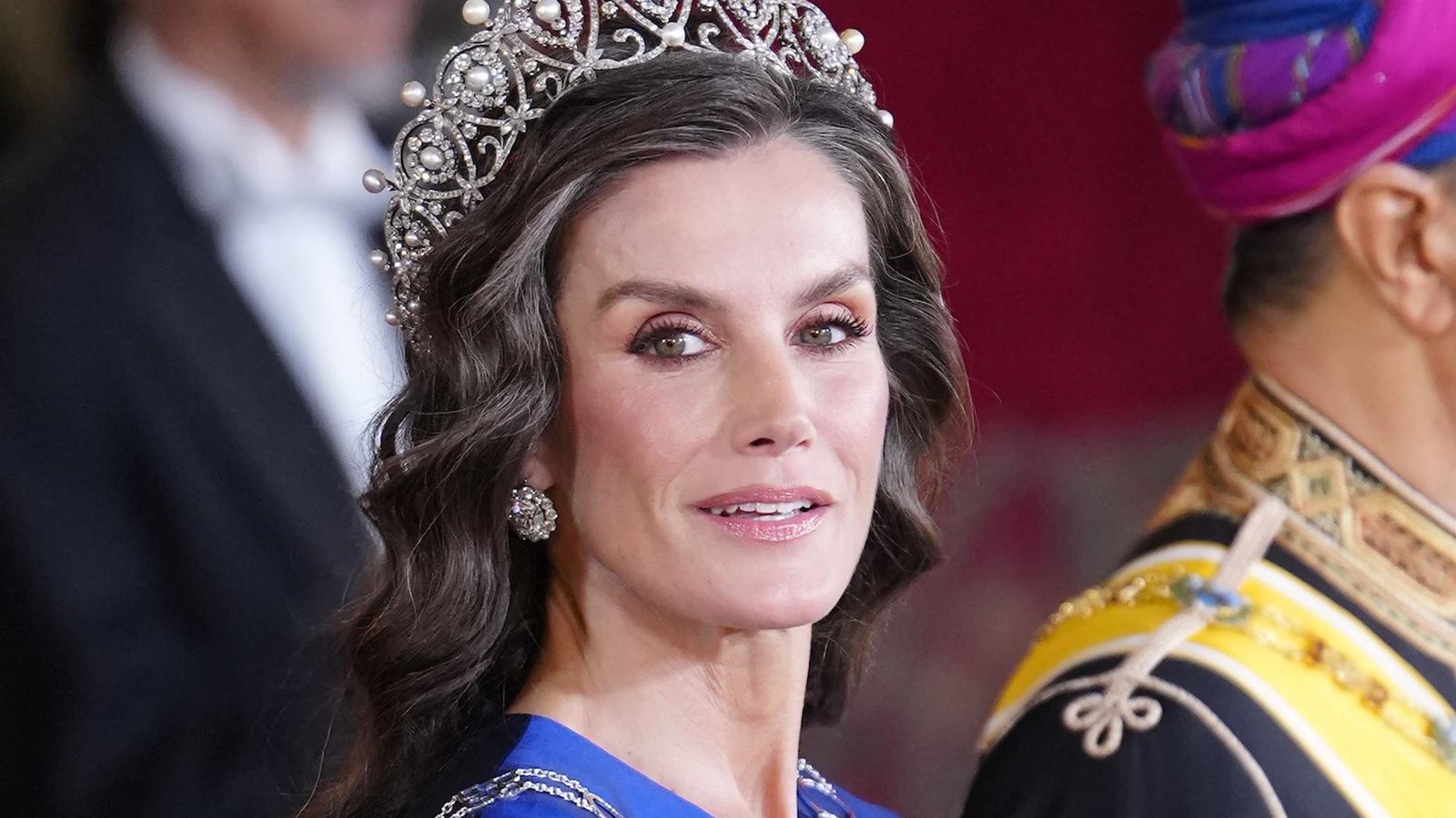 Compliments murmurés à Letizia lors du dîner de gala avec le sultan d'Oman