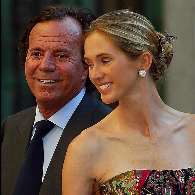 Miranda Rijnsburger vit séparément avec Julio Iglesias.