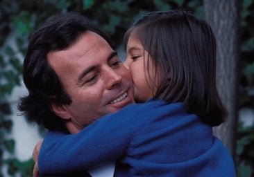 Ce que l'on sait de Jaime et Ruth Iglesias, les demi-frères et sœurs de Julio Iglesias qui passent Noël en Floride