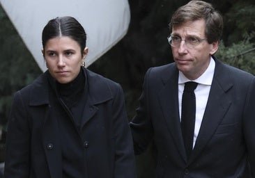 Teresa Urquijo, fidèle au protocole, dans la chapelle brûlante d'Irène de Grèce dans la cathédrale orthodoxe de Madrid