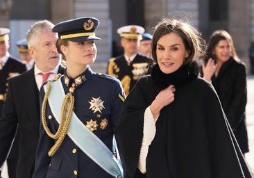 Commentaires à voix basse lors des Pâques militaires : la disparition de Sofia et la peur de trébucher de Letizia