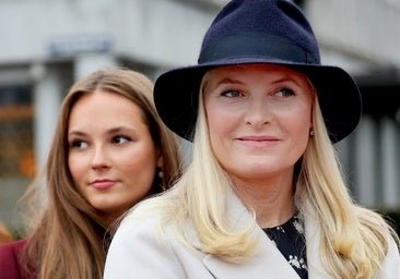 Mette-Marit, dans les cordes : la photo polémique avec la princesse Ingrid qui pourrait lui coûter la couronne