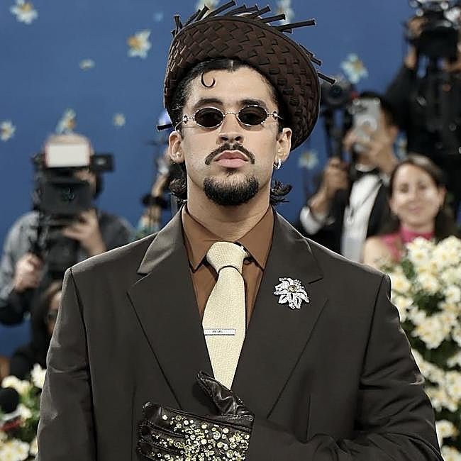 Bad Bunny, sur le tapis rouge du Met Gala.
