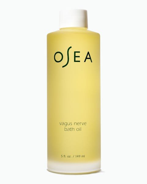 OSEA Vagus Nerve Bath Oil bouteille de 5 fl oz sur fond blanc pour l'affichage du commerce électronique