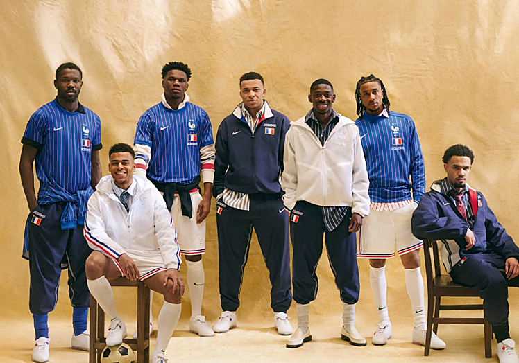 Les joueurs français portent la collection Jacquemus et Nike.