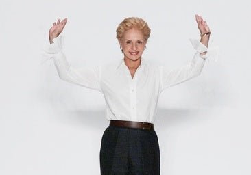 La chemise pour homme comme symbole du pouvoir féminin : pourquoi elle continue d'être le geste favori du luxe selon Carolina Herrera