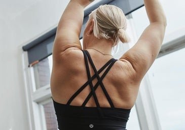 Pose du pont : l'exercice de yoga qui renforce les fessiers et protège le dos si on le pratique tous les jours à 50 ans