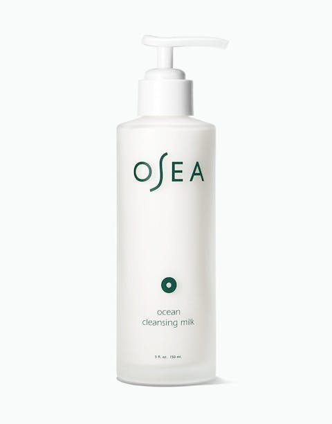 Bouteille de lait nettoyant océan de 5 oz sur fond blanc pour l'affichage du commerce électronique