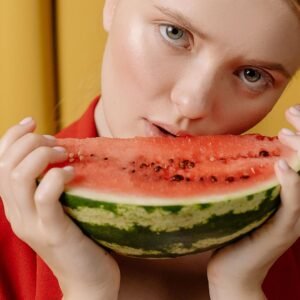 Violeta Kushkyan, nutritionniste : « Les fruits de juillet associent l&rsquo;eau à des minéraux essentiels que l&rsquo;eau seule ne peut apporter »