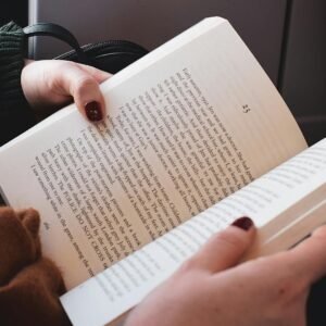 Les meilleurs livres à lire sur un long vol : des romans qui vous accrochent dès la première page