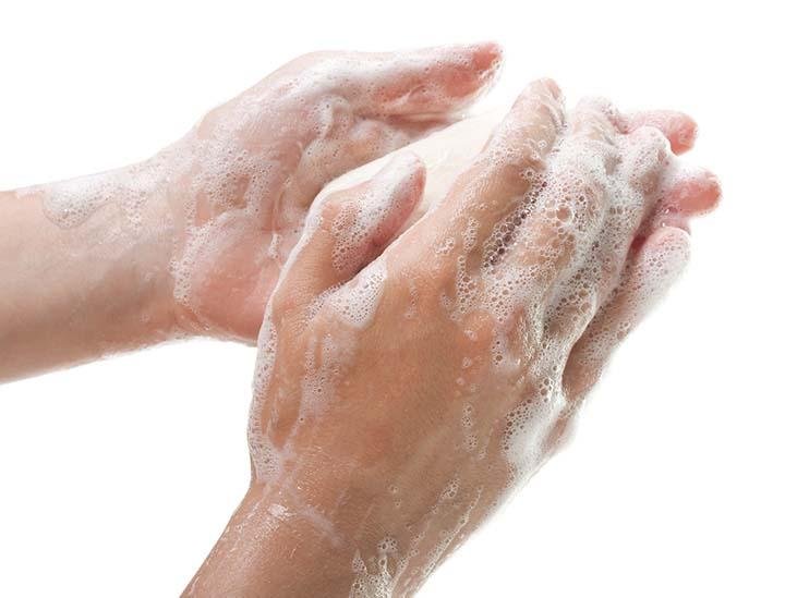 Est-ce que le savon en barre ou liquide est le meilleur pour le lavage des mains pour empêcher Covid?