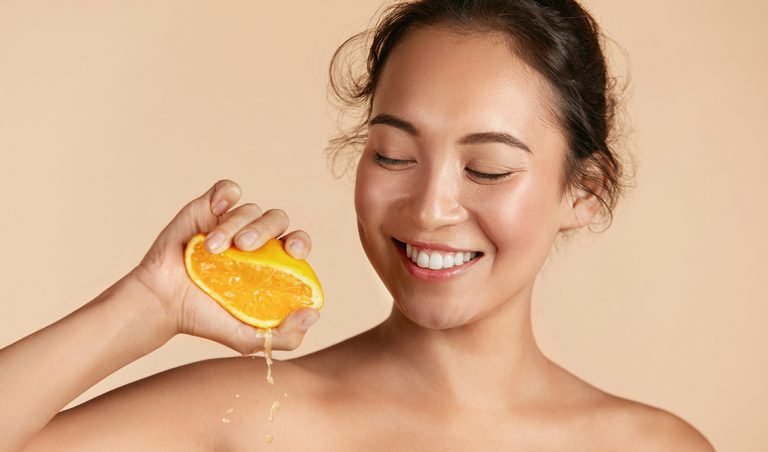 Comment la vitamine C peut aider votre peau