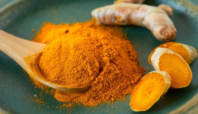 Une histoire des soins de la peau au curcuma: l'ingrédient de beauté ancien encore utilisé aujourd'hui