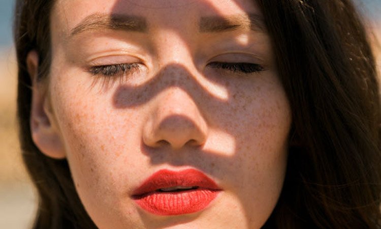 Meilleurs sérums pour le visage pour les taches sombres