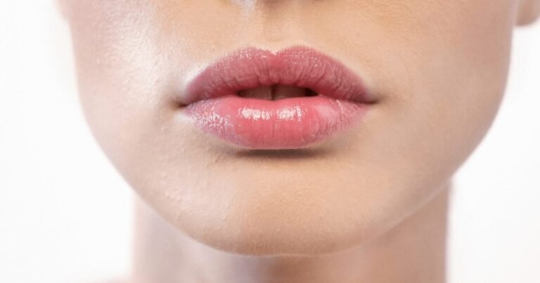 Comment prendre soin de vos lèvres après le remplissage dermique