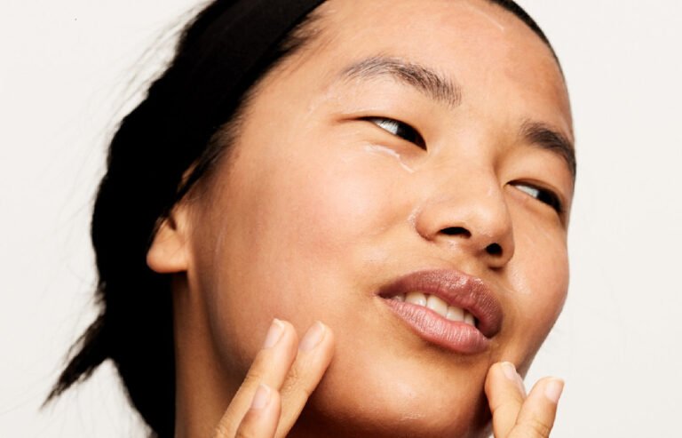 How to Unclog Your Clogged Pores