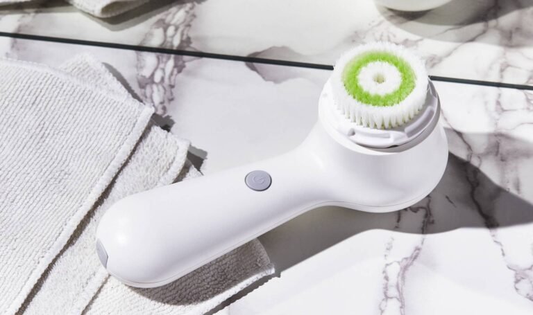 Les meilleures têtes de brosse Clarisonic pour chaque problème de peau